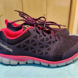 Reebok women's shoes in very good condition. Size 7.5 