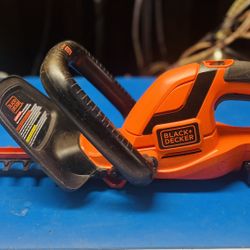 Black & Decker 20V MAX Cordless Hedge Trimmer 