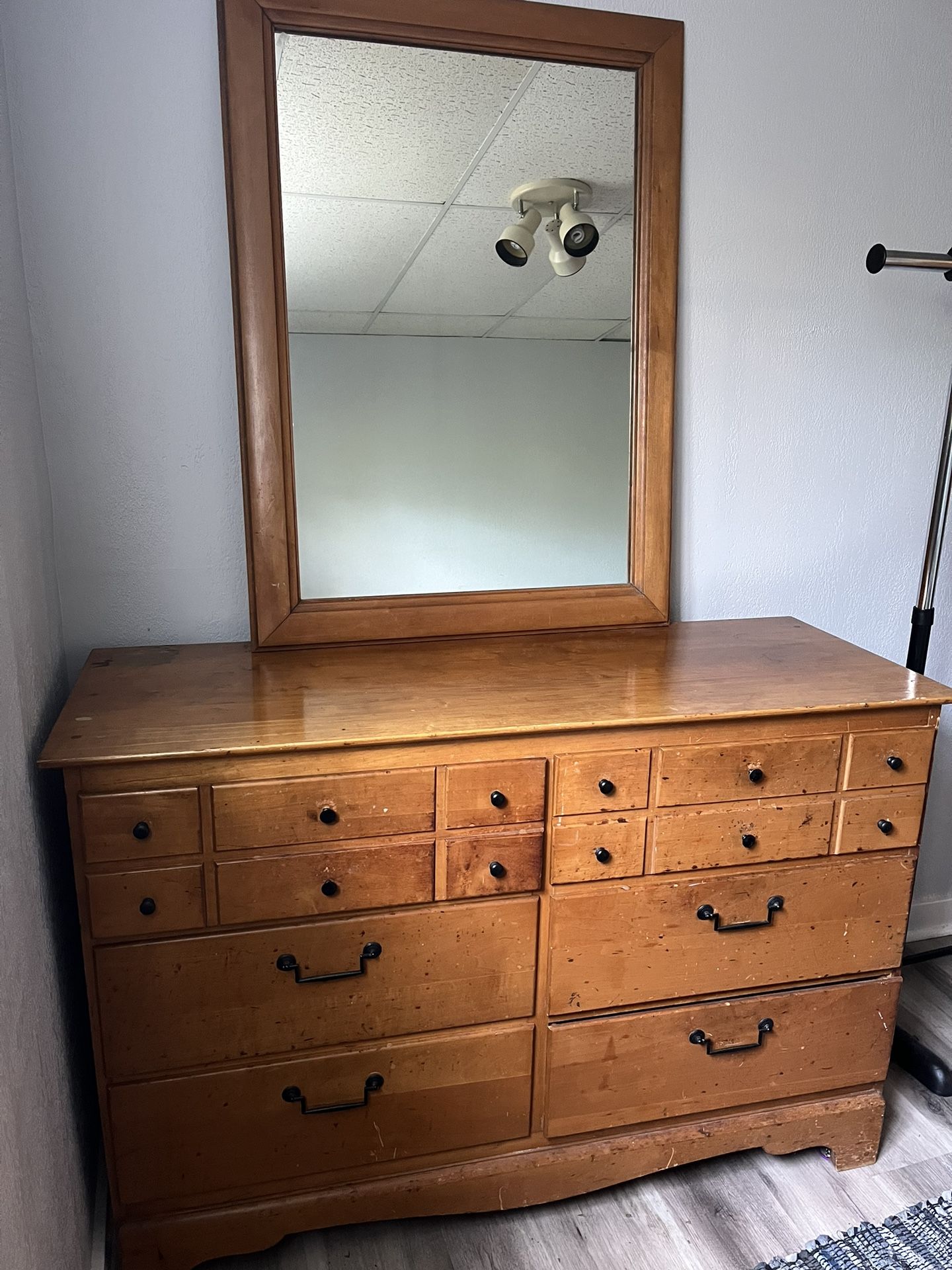 Vintage Vanity With Mirror 