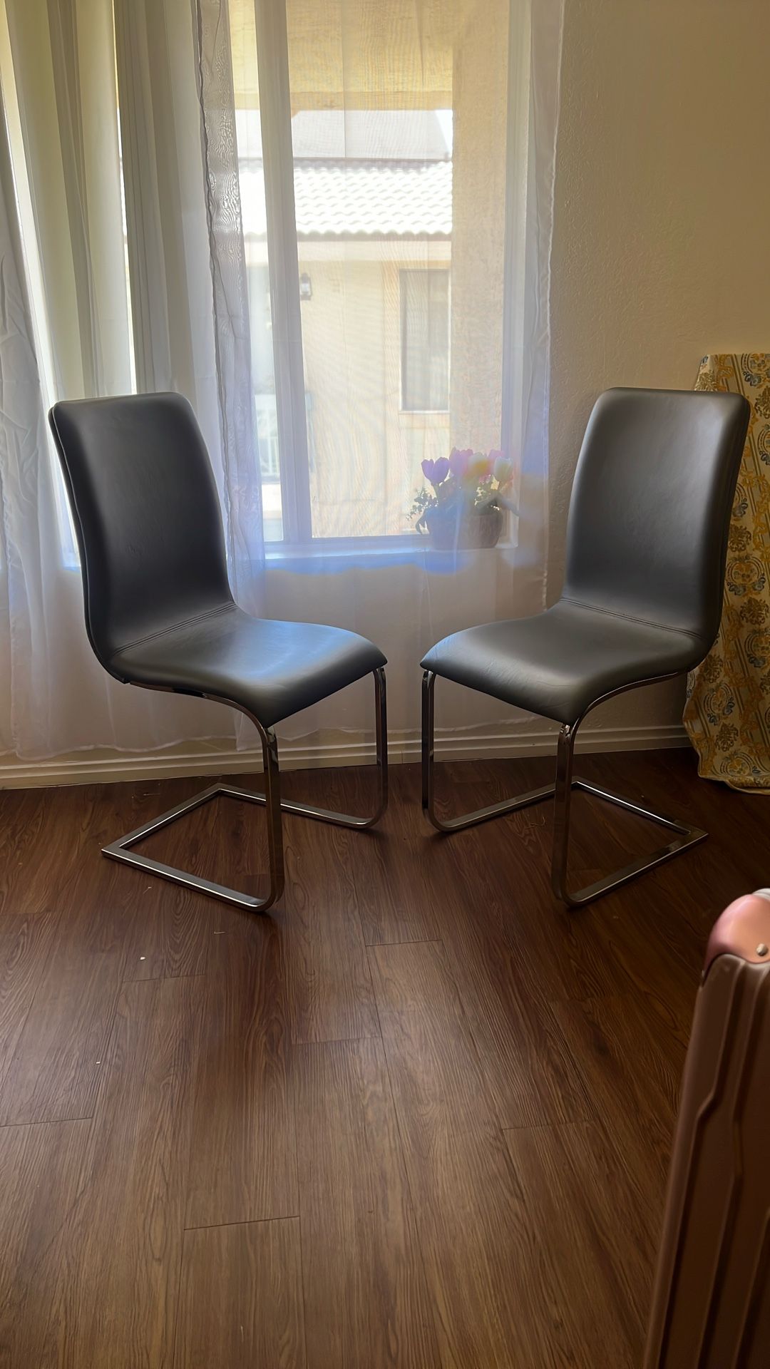 Gorgeous Mid Century Modern Chairs!! 