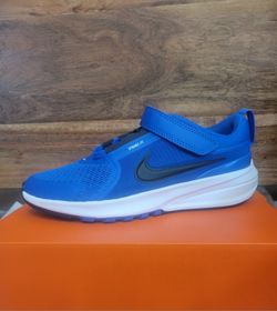 Nike Tennis Shoes
