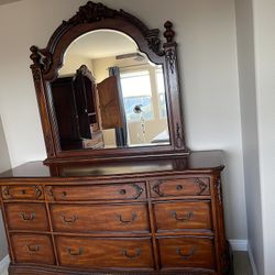 Antique Style Solid Wood Glossy Finished 9 Drawers Dresser With Mirror 