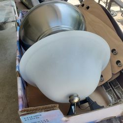 Ceiling Fan In Good Working Condition COMPLETE, $10.00 Firme 