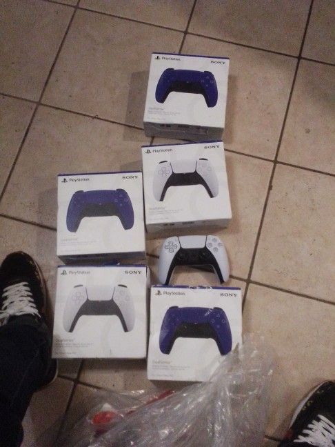 6 PS5 Dual Sense Controllers Band New