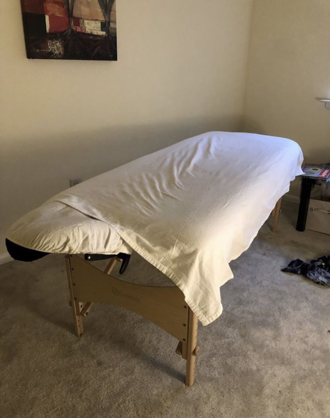 EARTHLITE Massage table, good condition very comfy :)