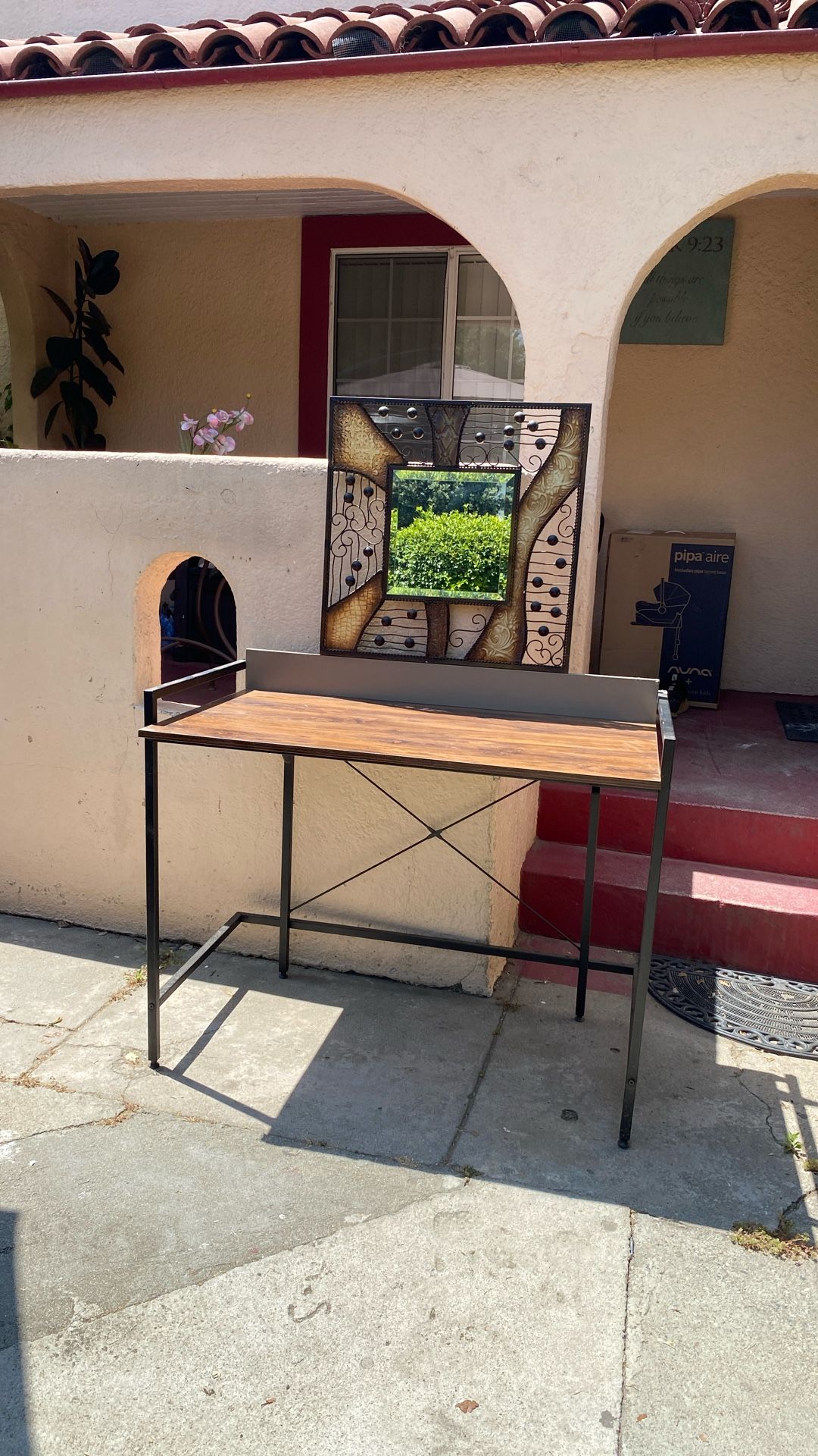 Console And Wall Mirror Gorgeous Set Great Style And Color Good Condition No Damage