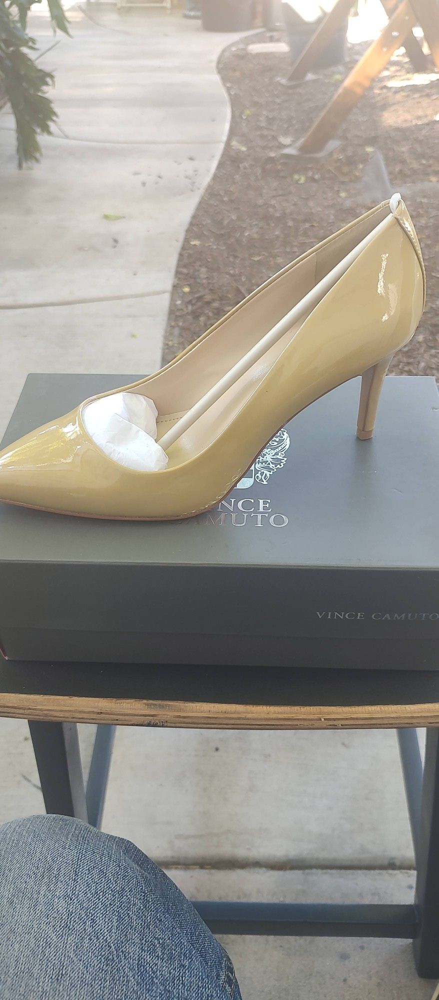 Camuto Caprita Women's Cream Pumps
Vince 9.5