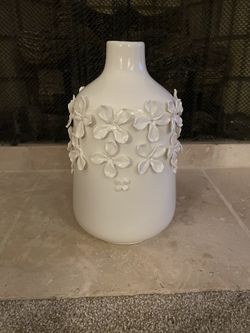 Vase / White & flowers
