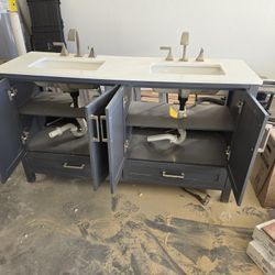 Bathroom Cabinet in Good Condition 