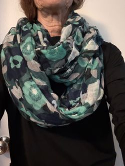 Womans Infinity  Scarf