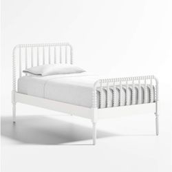 Twin Size Jenny Lind Spindle bed