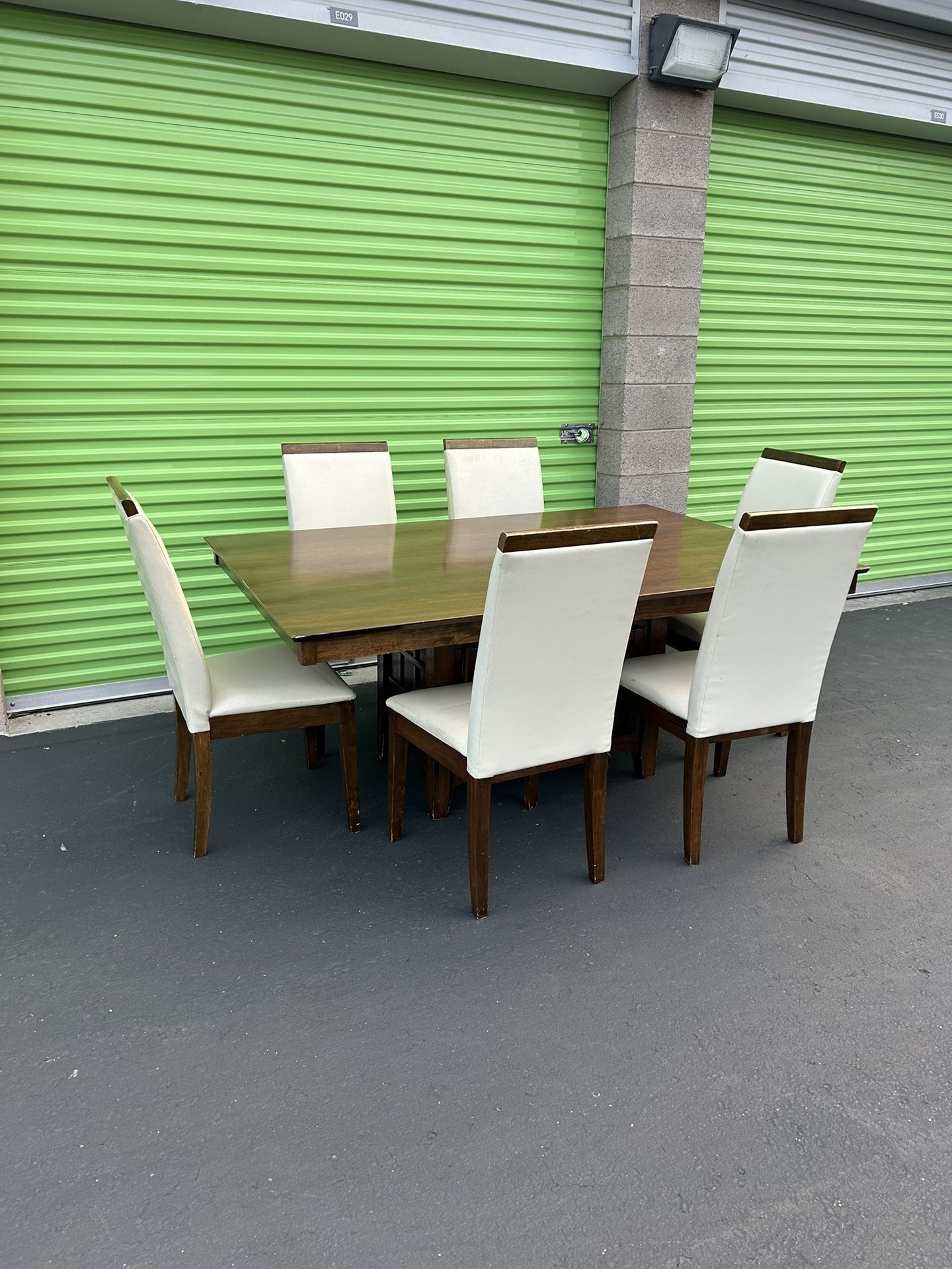 Beautiful 7pc Dining Set (Delivery Available)