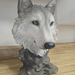 Wolf Statue