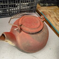 Vintage Cast Iron Tea Kettle with Swivel Lid 

