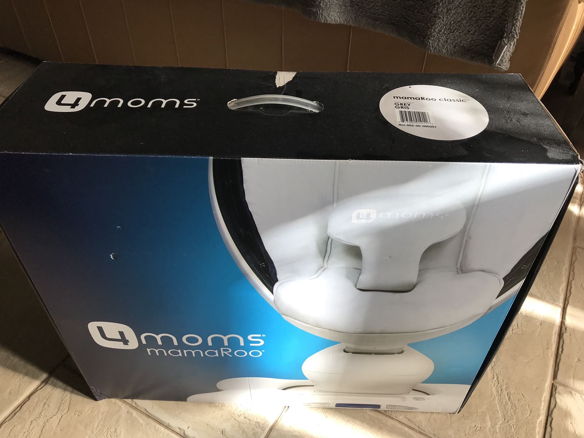 4moms mamaroo swing great shape! Plugs in, has mobile and box!