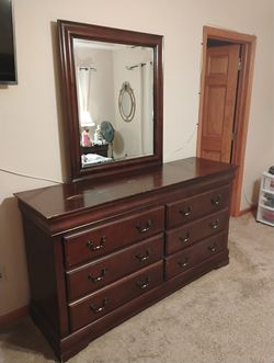 Cherry Wood 6-Drawer Dresser with Mirror
