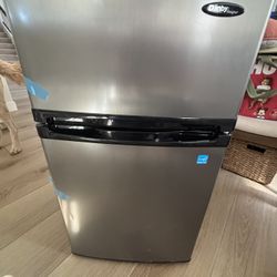 New Mini Fridge With Freezer