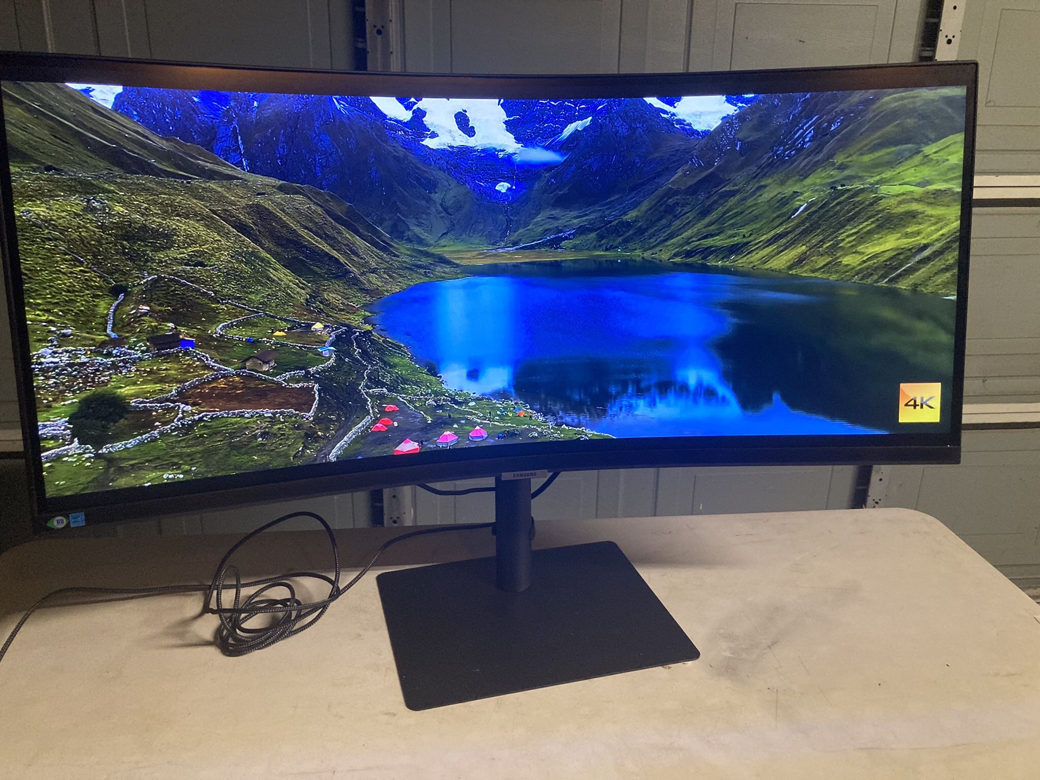 Samsung 34” ViewFinity s65vc curved WQHD Monitor - w/built Speakers & Camera - DESIGNED for Gaming & Graphic Design