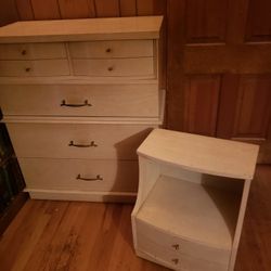 Dixie vintage dresser and nightstand from my mothers estate. Make offer