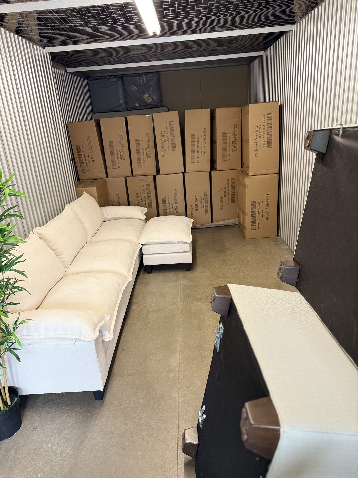 📦 BRAND NEW IN BOX) Beige Sofa Couch – New, Boxed, Affordable! (🛋️)