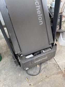 Echelon treadmill