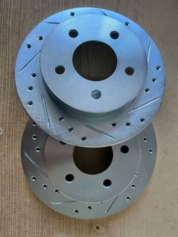 Ford Mustang GT V6 94-04 Rear Drilled Slotted Zinc Coated Rotors Ceramic Brake Pads