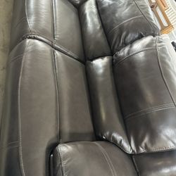 Recliner couch, good condition free delivery
