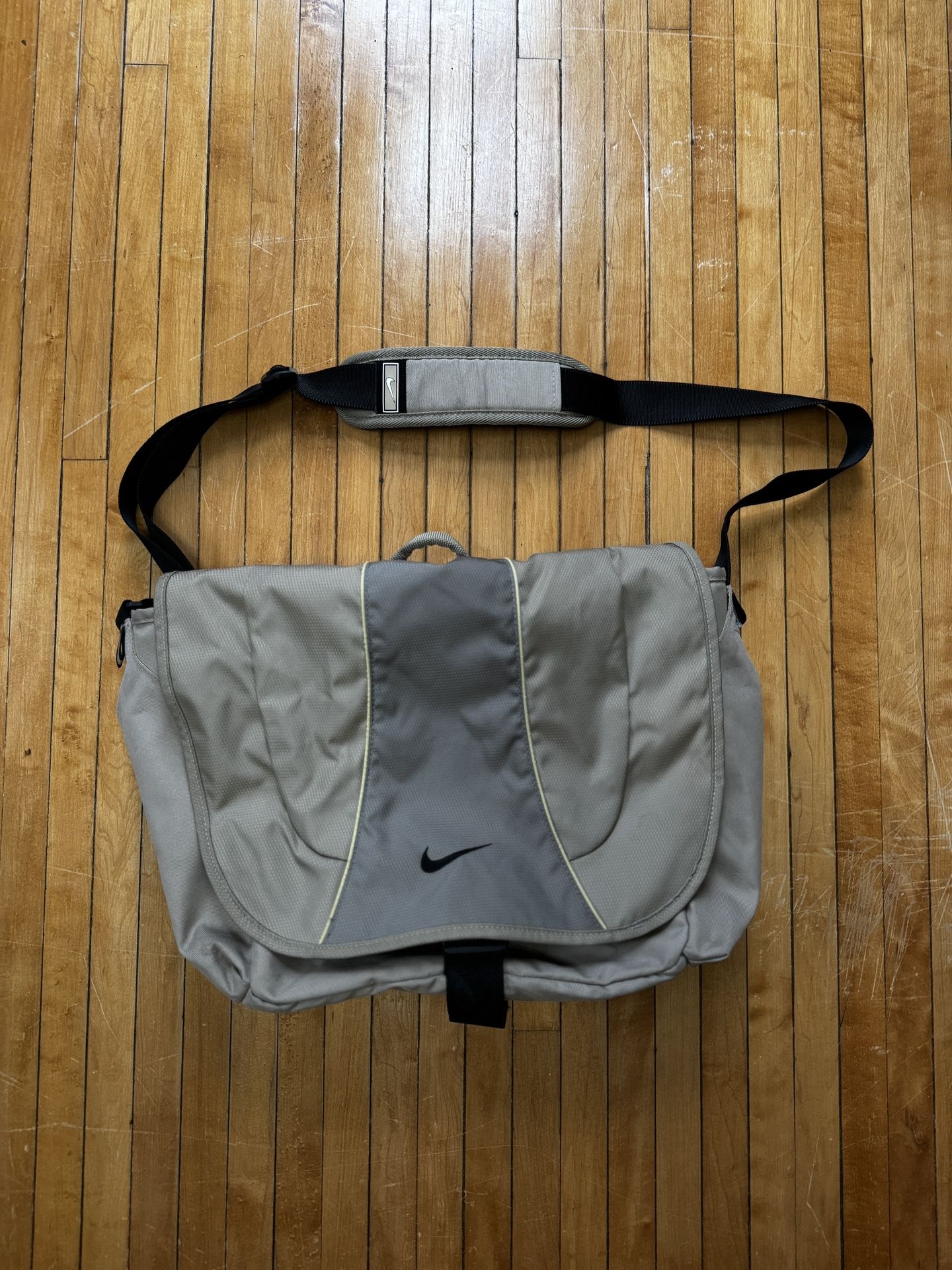 VTG Y2K Nike Crossbody V1.4 Messenger Bag Sac Laptop Travel Sports Case