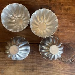 Set Of 4 Vintage Floral Jello Molds