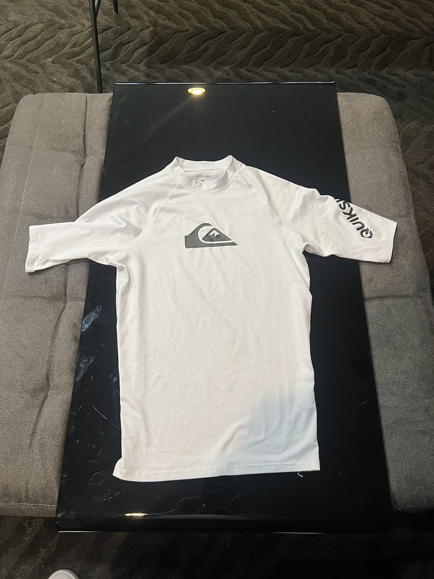 Men’s Rash Guard -Quiksilver Size Large (White)