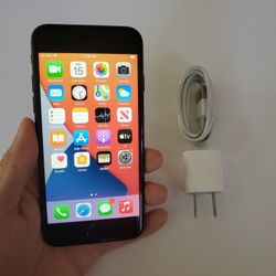 iPhone 7 - UNLOCKED - Like New  