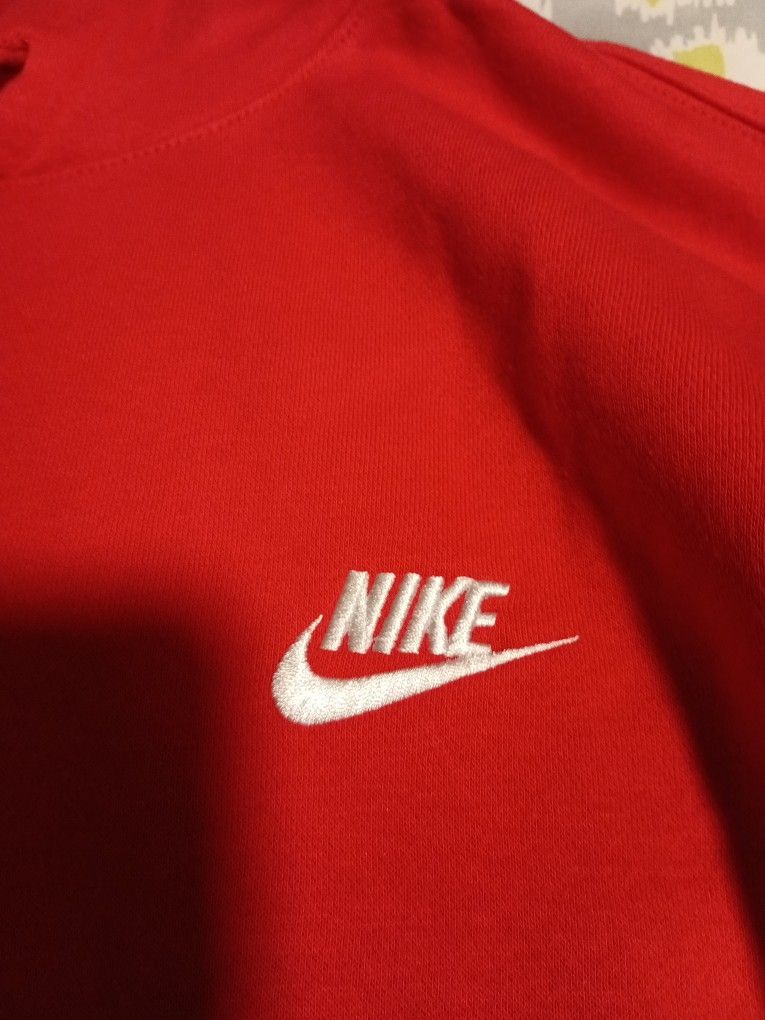 Nike Sportswear Club Fleece
Pullover Hoodie Size Large 