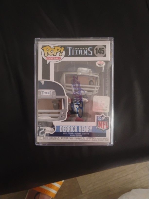 DERRICK HENRY THE KING AUTOGRAPHED FUNKO POP!