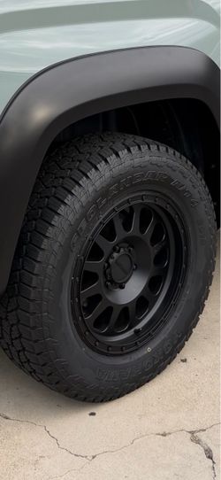 35” Wheel Tire Combo BOUGHT  last month!