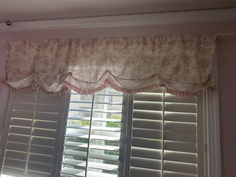 Ruffled valance With Antique white Rod Holder.