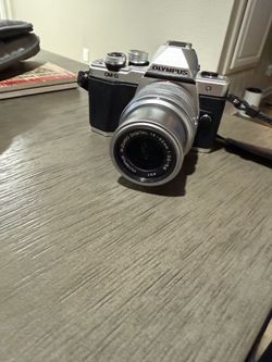 Olympus OM-D E-M10 Mark II Camera