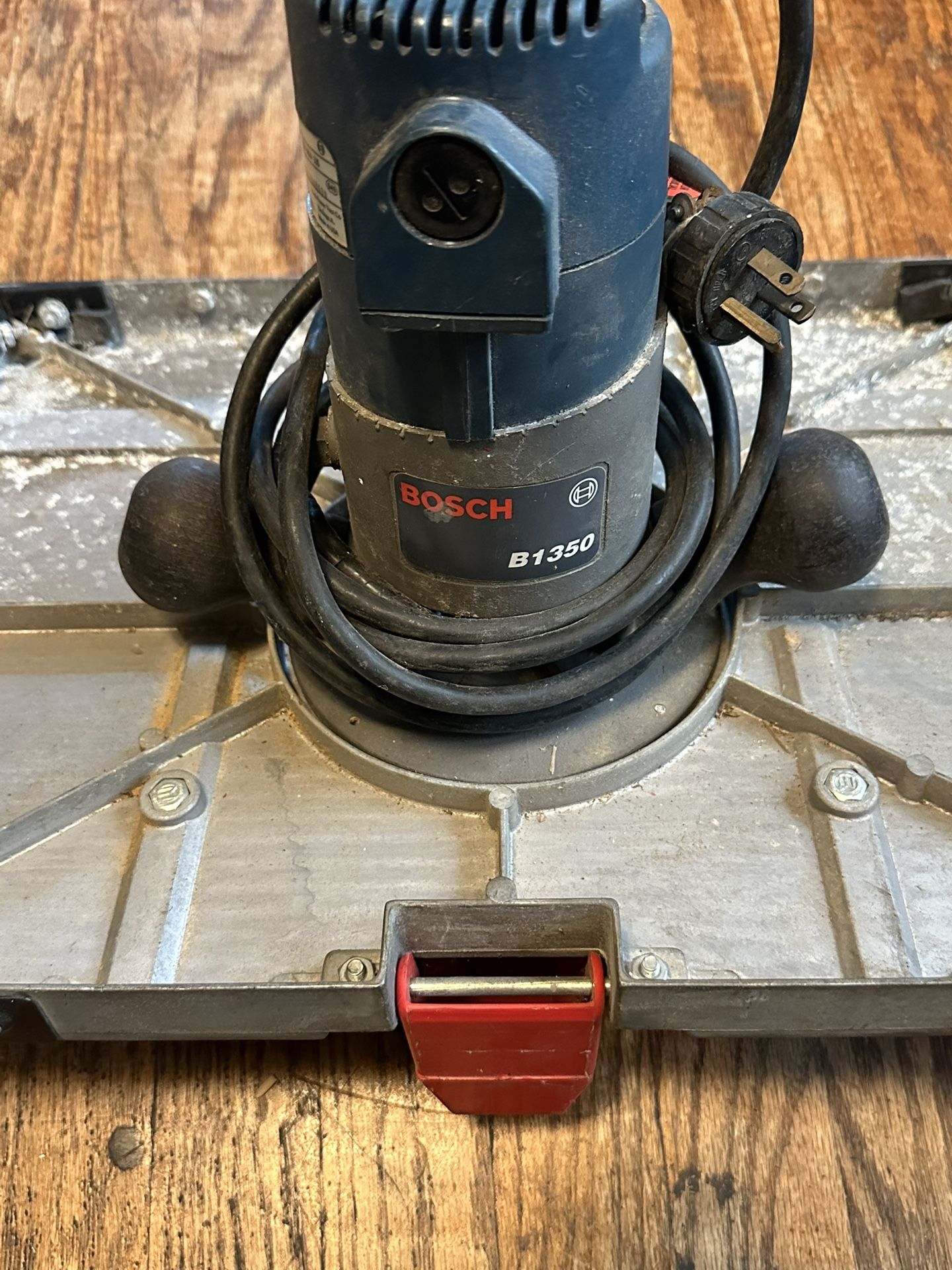 Bosch B1350 router