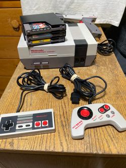 Nintendo NES Console Bundle Tested Cleaned 2 Controllers Mario Bros 1 2 3 Duck