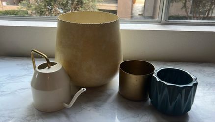 Home Decor Lot: 3 Planters + Pouring Jug