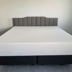 Like New King Memoryfoam Bed