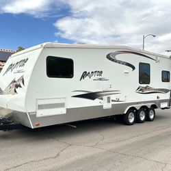 2008 Raptor 31ft Toy Hauler Sleeps 10 Very Clean!