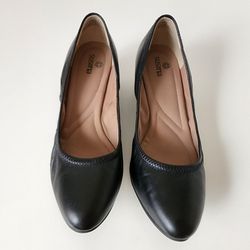 Susina Freya Black Leather Wedge Heels Sz 5 1/2 M

