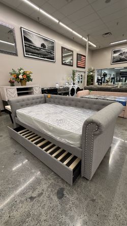 DAY BED WITH TRUNDLE