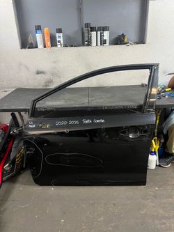 2020-2021-2022-2023-2024-2025 TOYOTA COROLLA LEFT FRONT DOOR OEM USED #11162