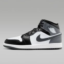 Nike Air JORDAN 1 MIDS Black / White / Iron Grey Mens Size 10.5 Brand New In Box Never Even Tried On 