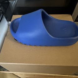 Yeezy Azure Slide Size 4 Ds