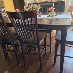 Dining room table with 6 Chairs