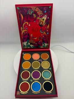 Eye shadow palette.