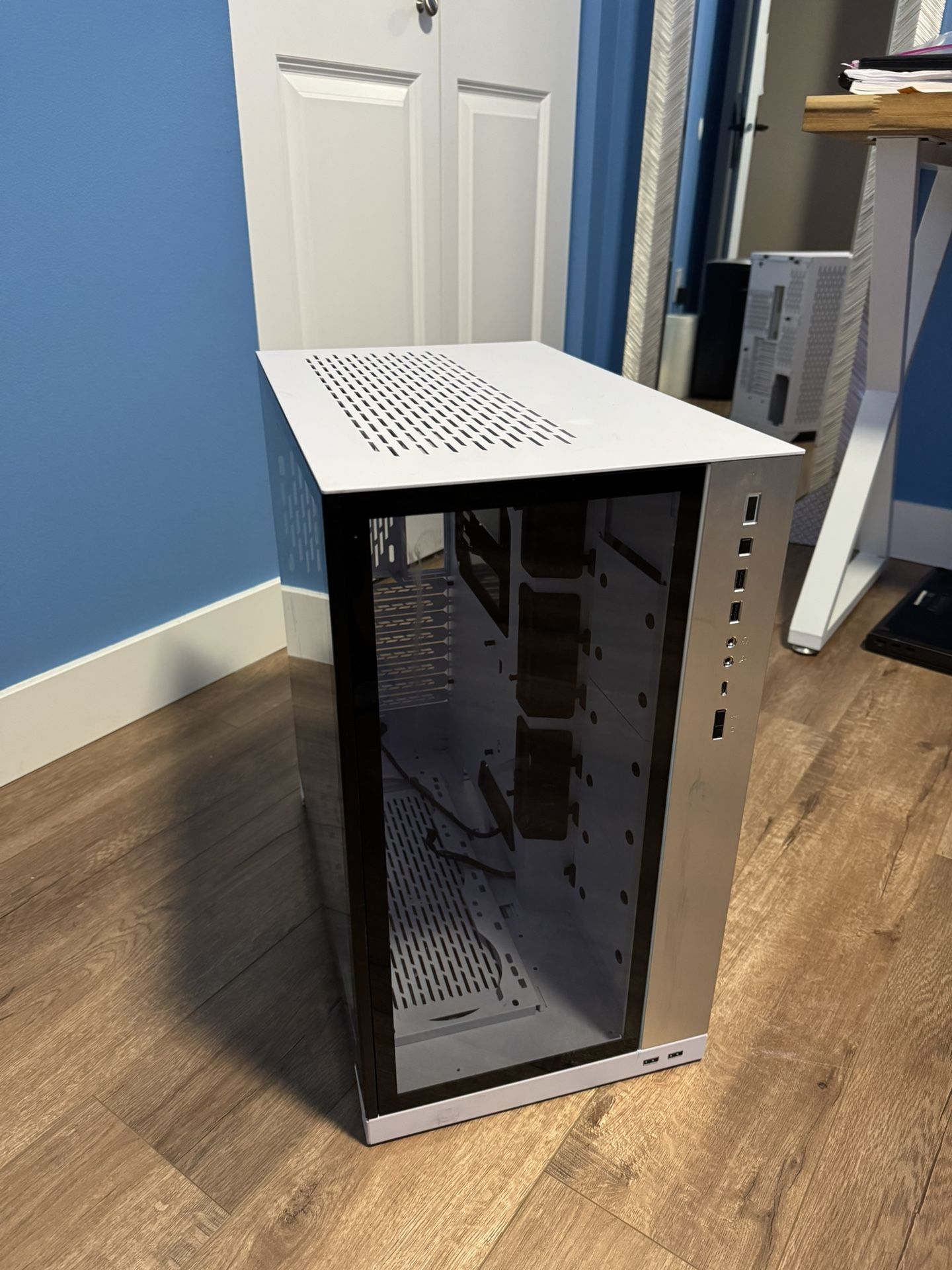 Lian Li O11 Dynamic XL ROG Certified (White) ATX Full Tower Gaming Computer Case (O11D XL-W)