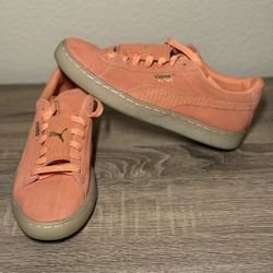 Peach Pumas